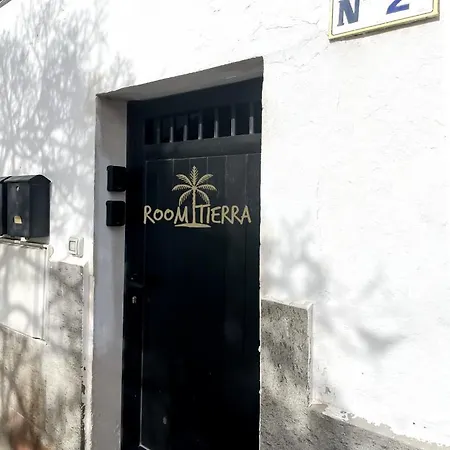 Tierra Wifi Free Private Bathroom , Town Apartment