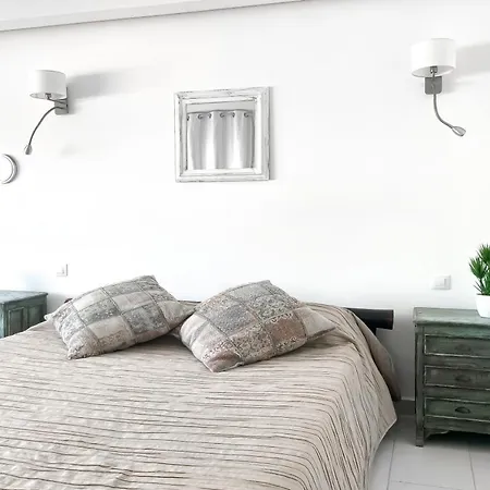 Tierra Wifi Free Private Bathroom , Town Apartment